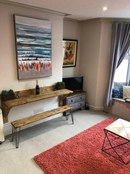 Charming, Bright, Hilltop Apartment. Хейстингс Екстериор снимка